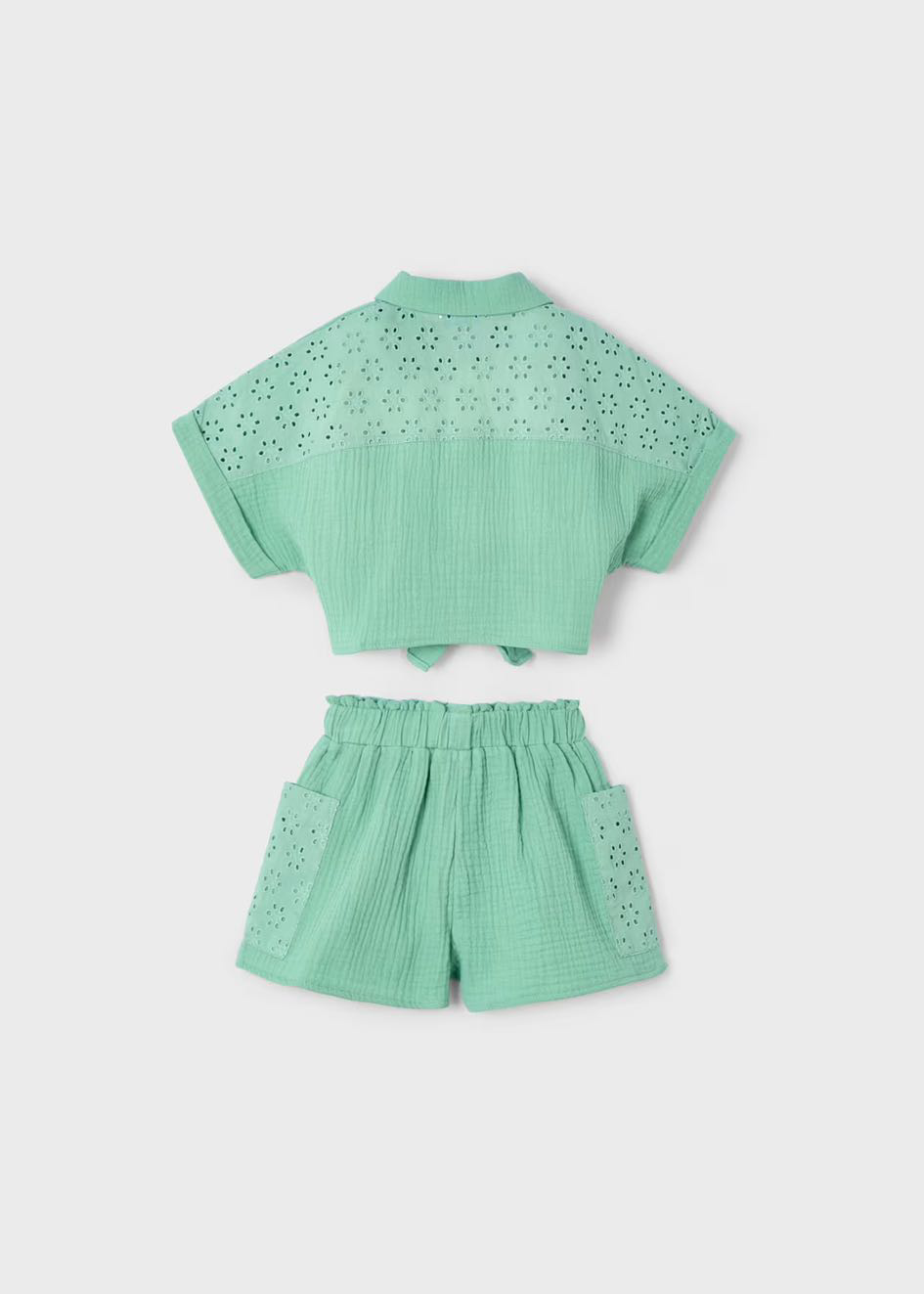 Conjunto short perforado