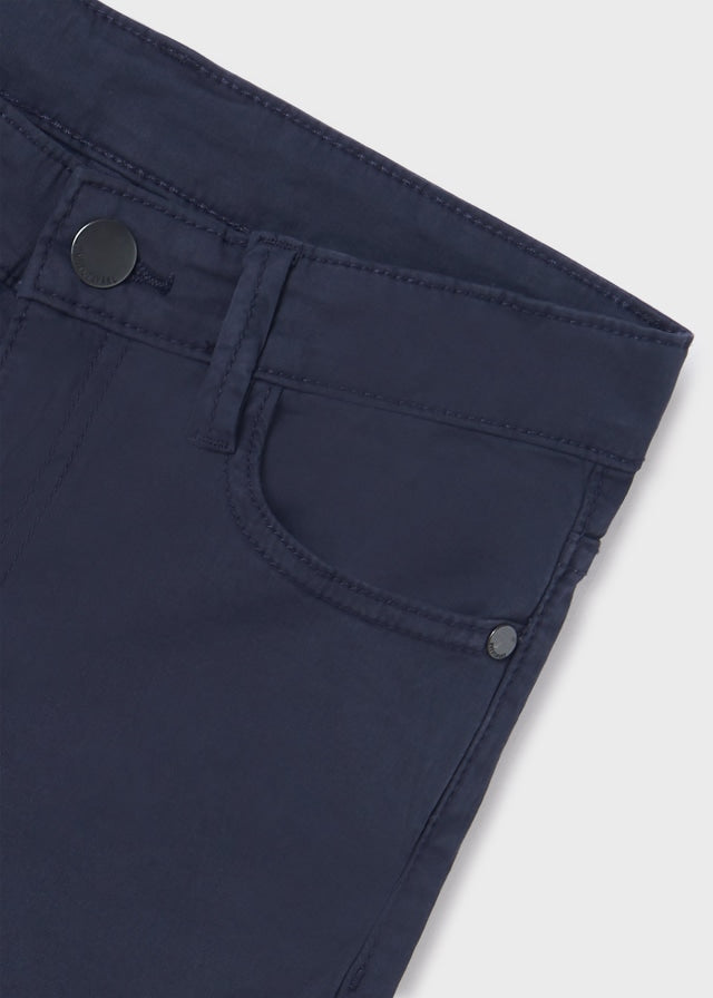 Pantalón slim fit basico