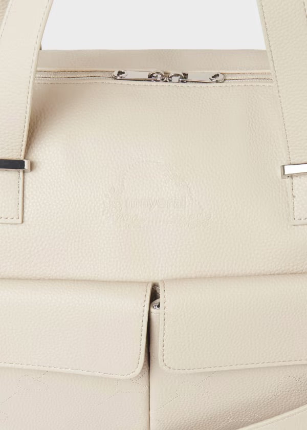 Bolso maternidad con accesorios grabado
