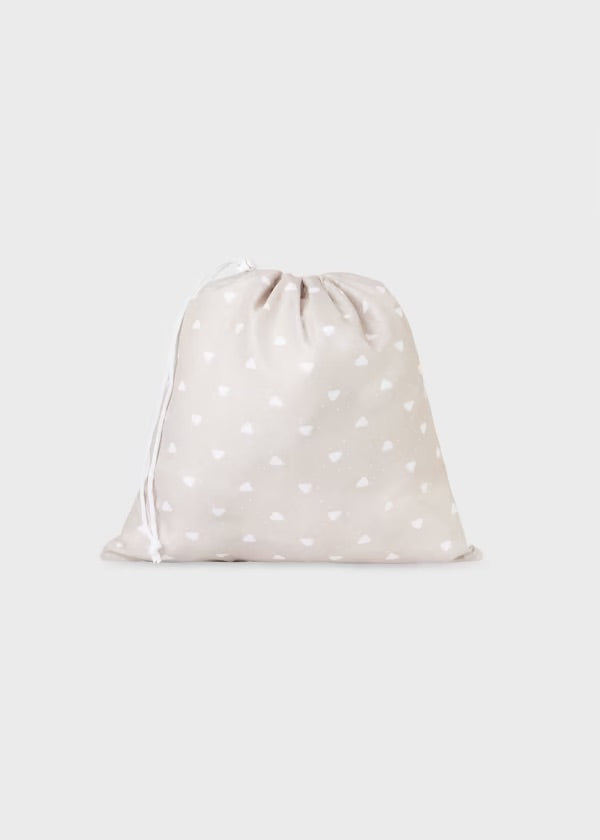 Bolso maternidad con accesorios grabado
